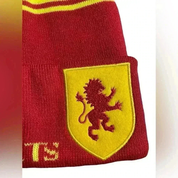 Wizarding World unisex Harry Potter Hogwarts Adult Beanie red yellow never worn - Picture 2 of 4